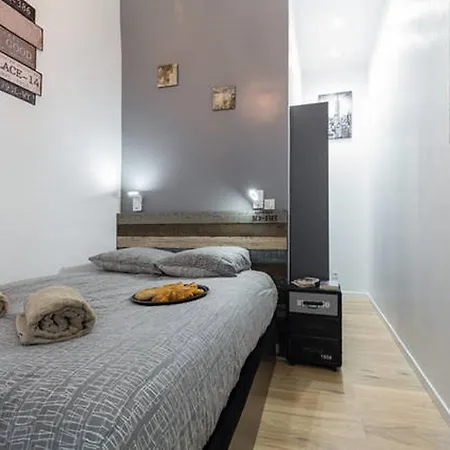 Angle Droit- Loft Et Atypique, Climatisation, Vieux-nice Appartement *