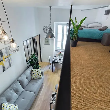 Angle Droit- Loft Et Atypique, Climatisation, Vieux-nice Apartment